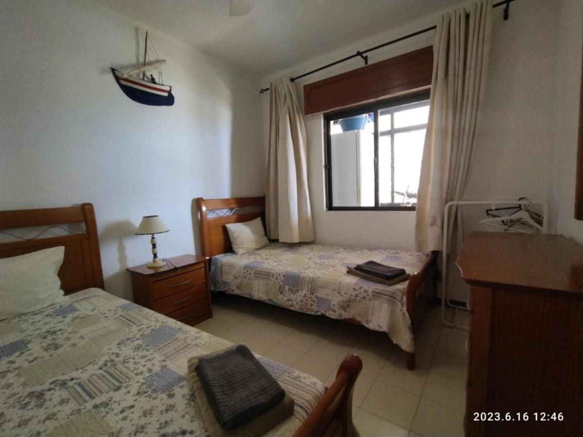 Cozy Apartment In Quarteira Extérieur photo