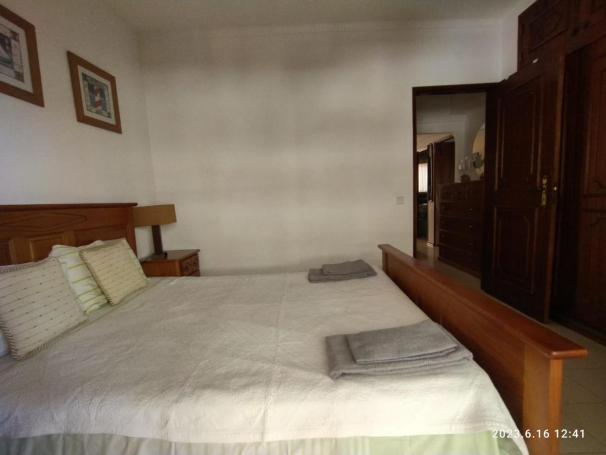 Cozy Apartment In Quarteira Extérieur photo