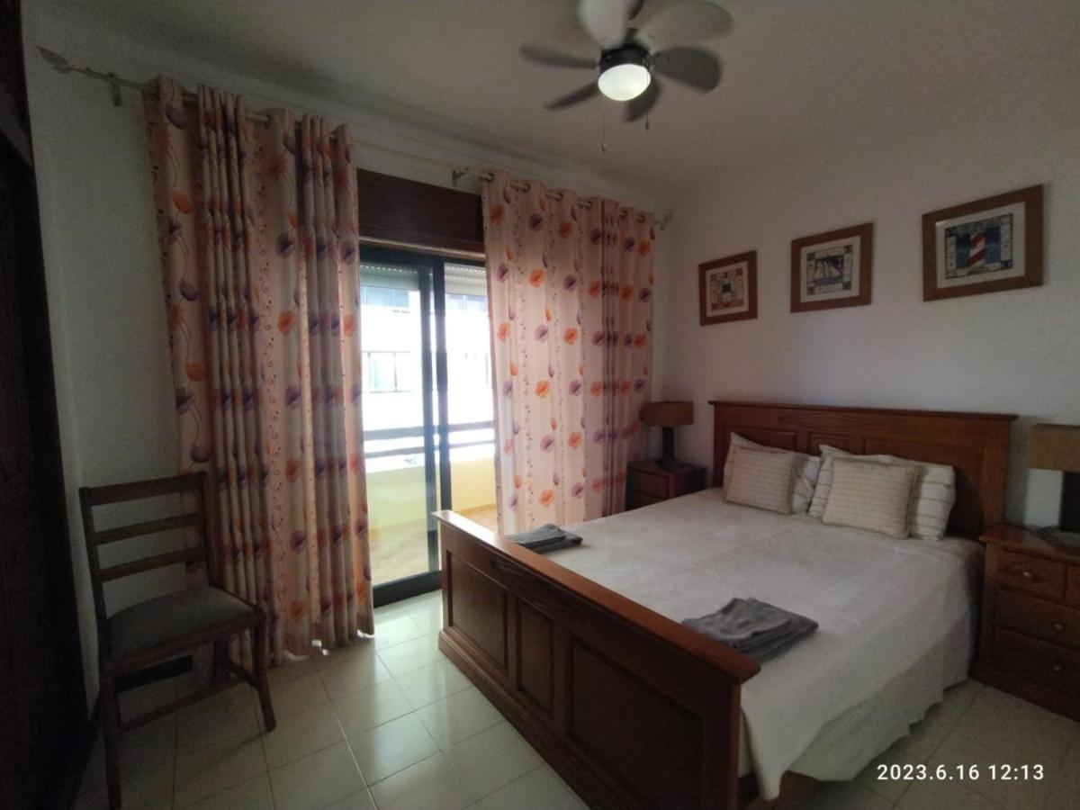 Cozy Apartment In Quarteira Extérieur photo