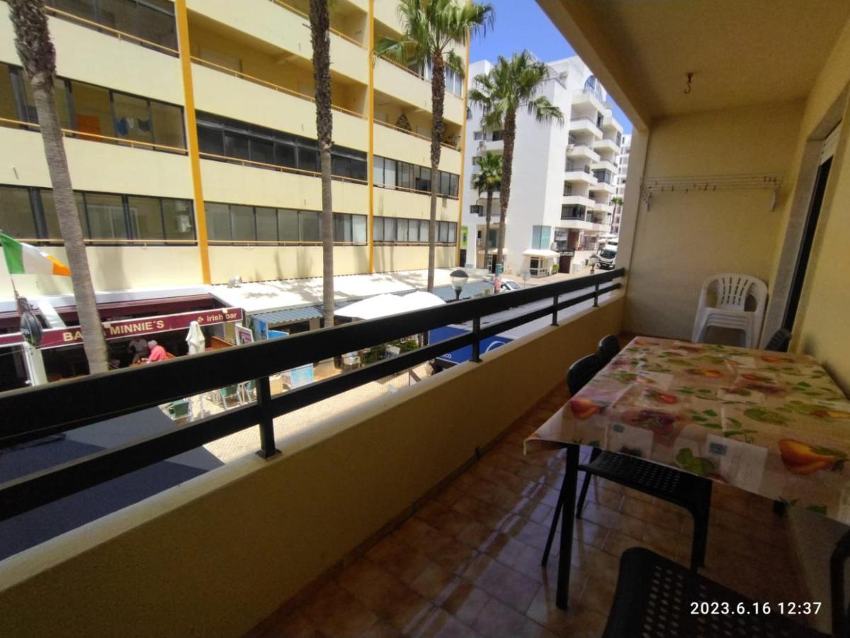 Cozy Apartment In Quarteira Extérieur photo