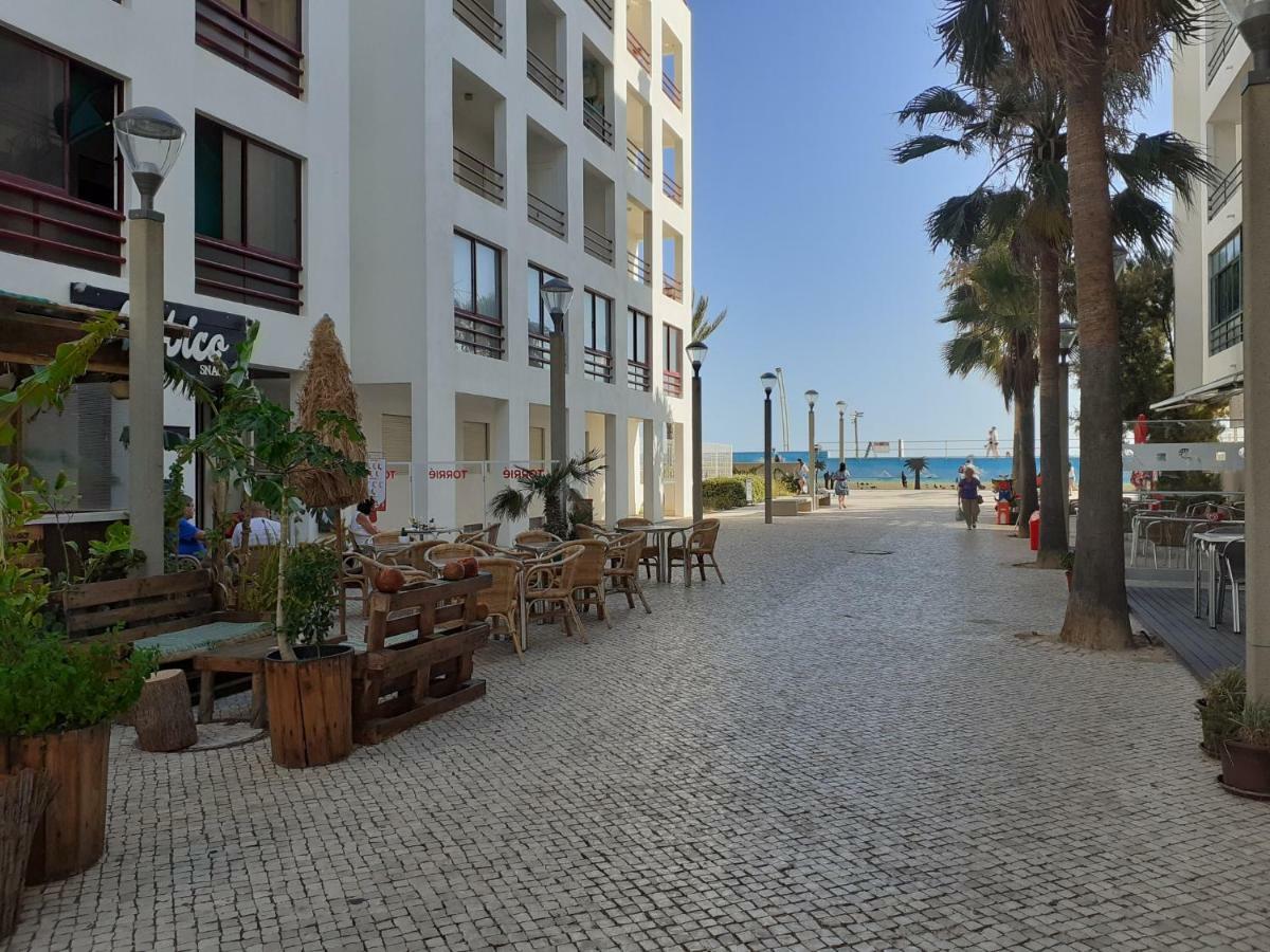 Cozy Apartment In Quarteira Extérieur photo
